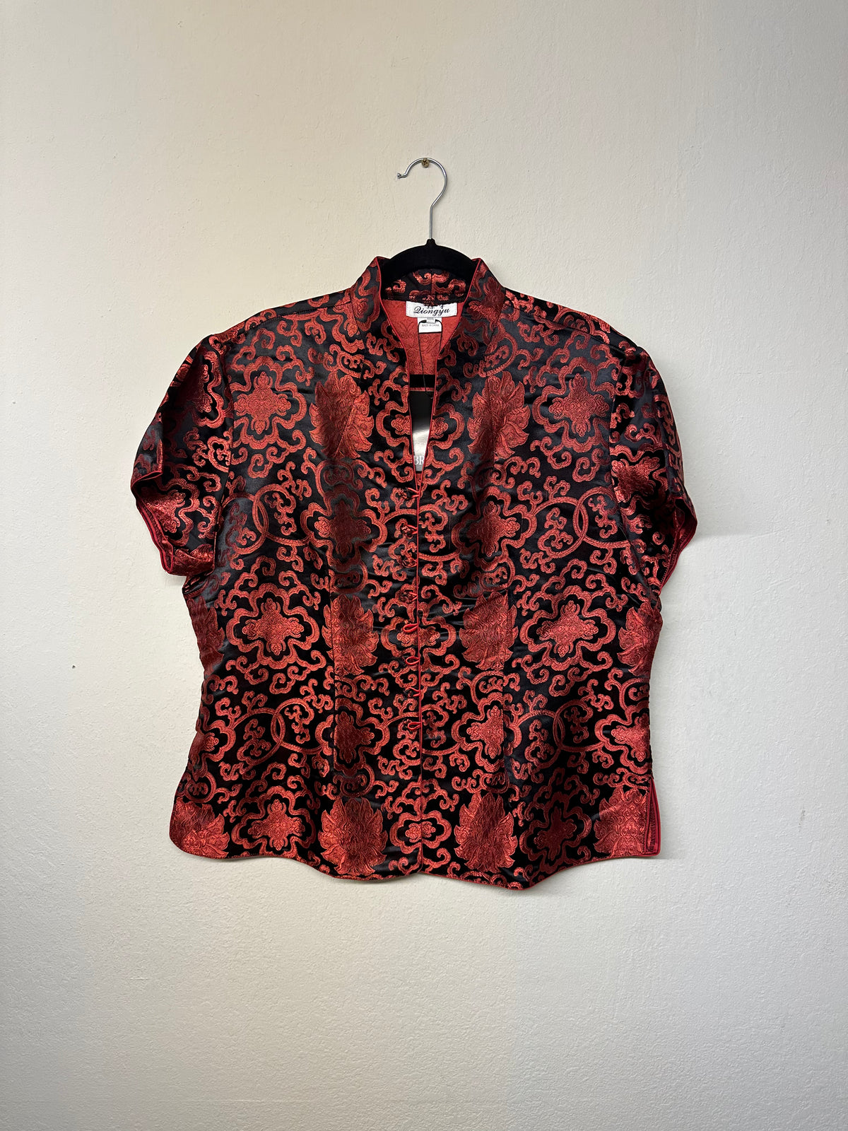 Qiong Yu Black & Red Short-Sleeved Tang Jacket