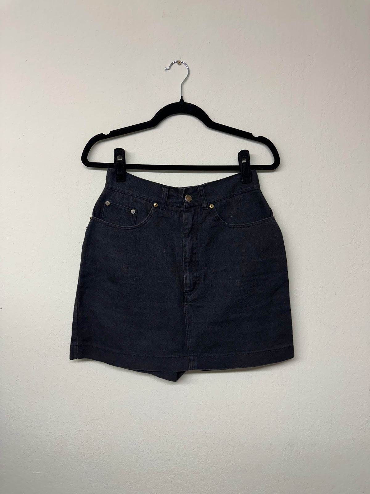 Chiori 90s High Waist Black Skort