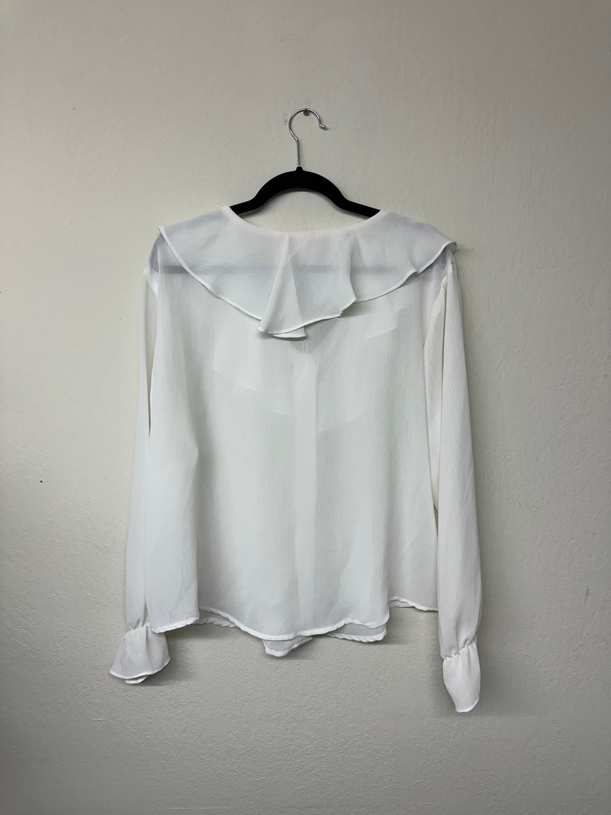 Jaclyn Smith White Ruffle Collar Top