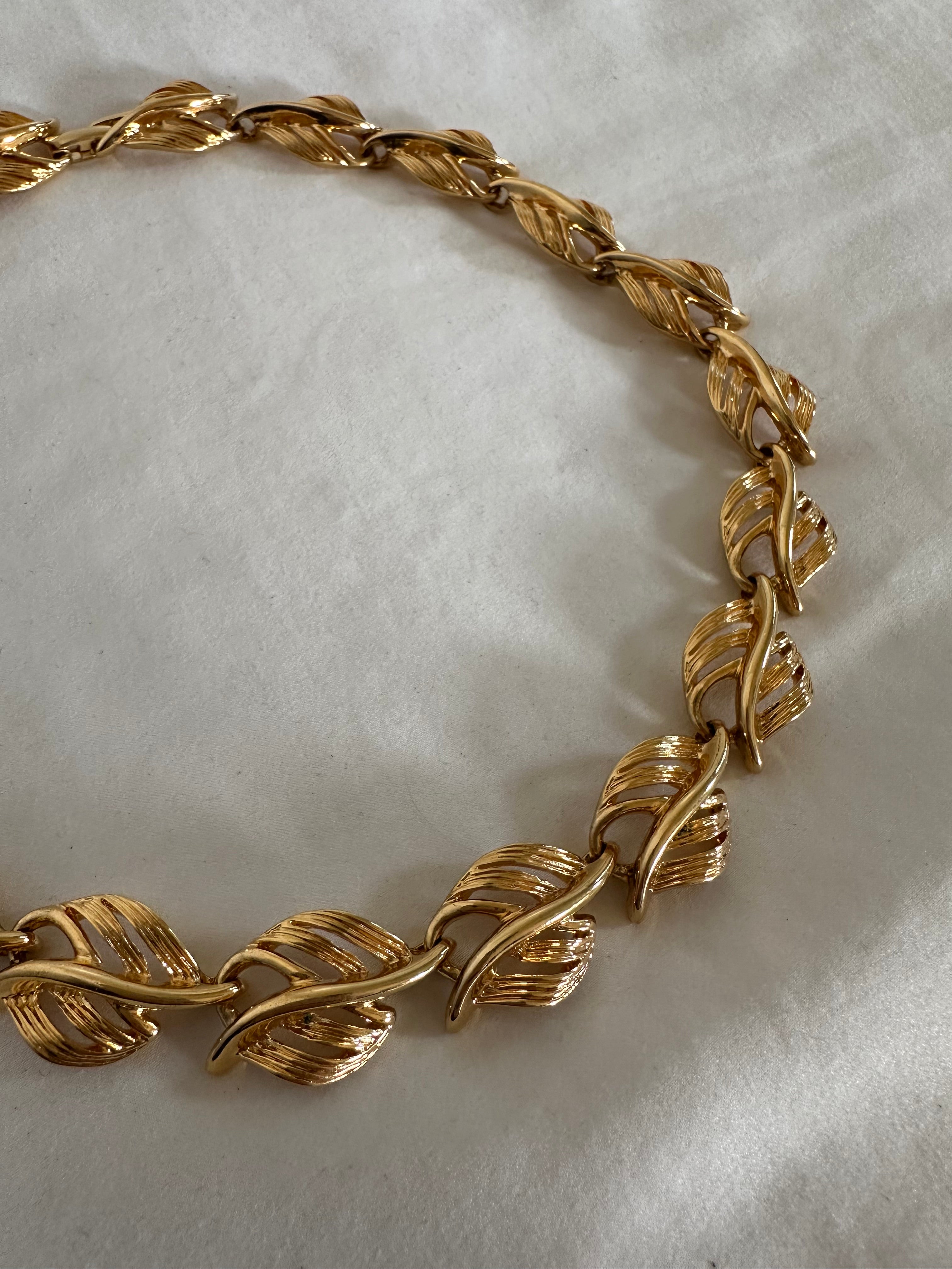 Napier Leaf Link Choker Necklace