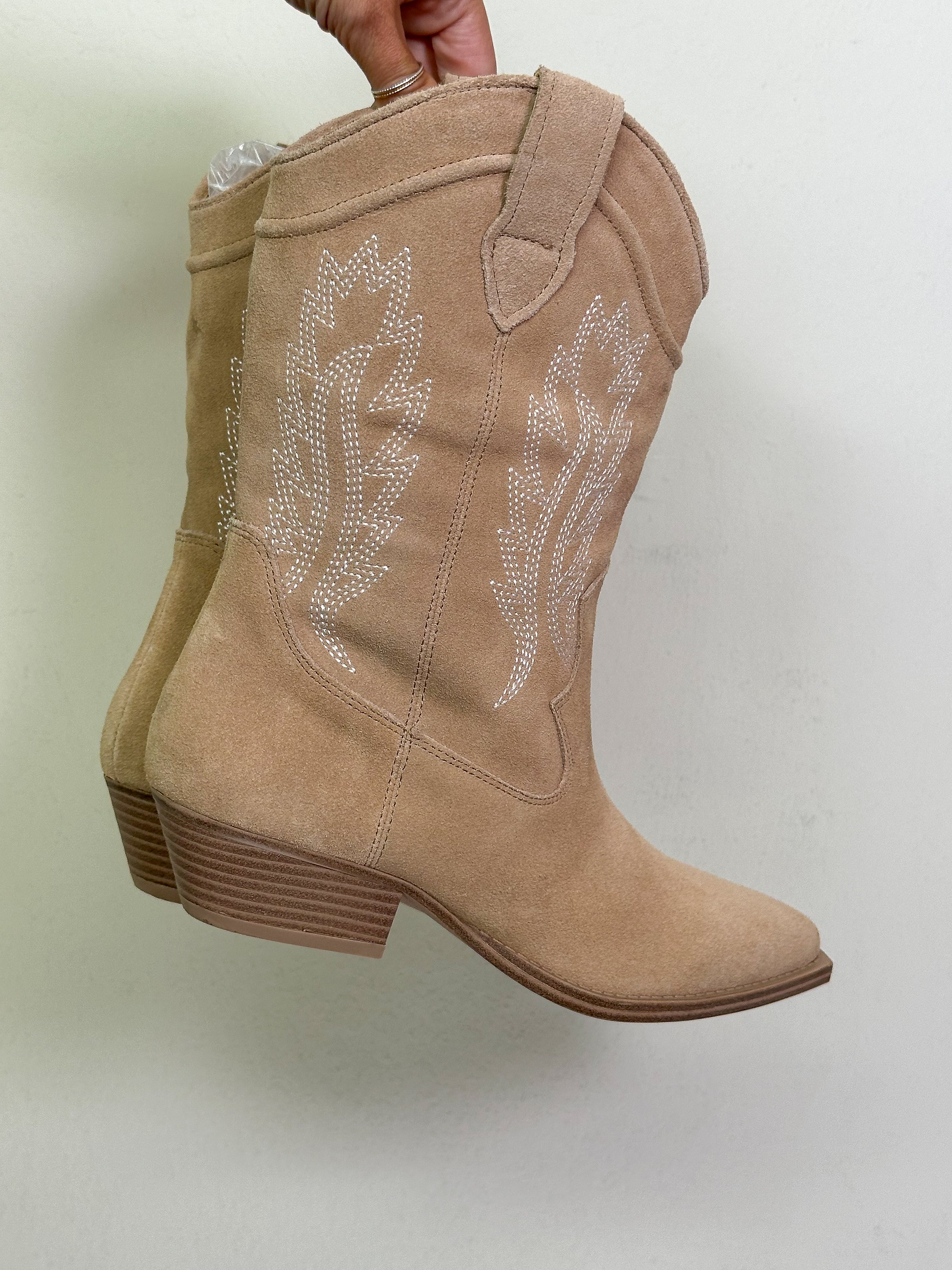 [Modern] Suede Cowboy Boots