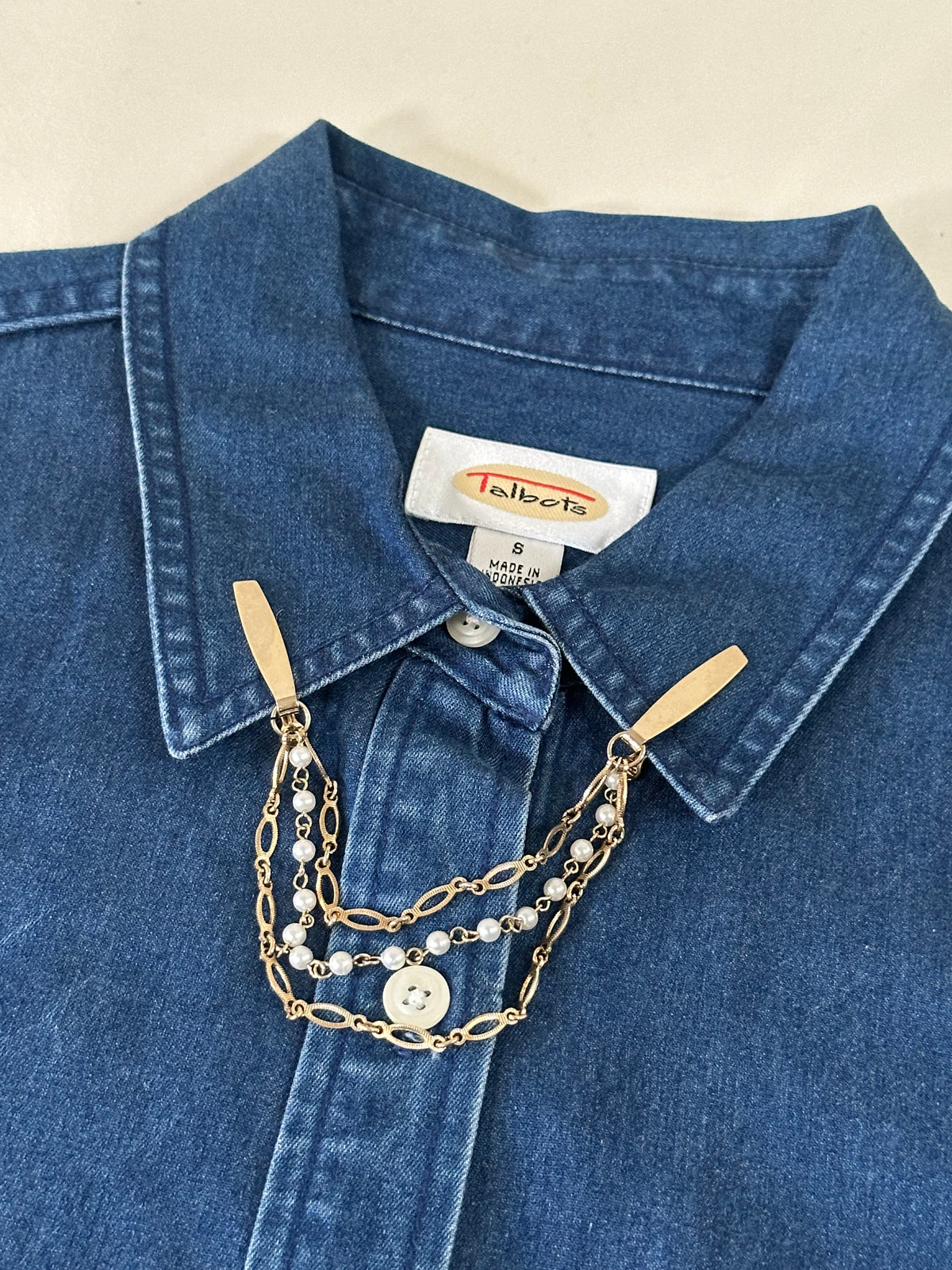 Layered Links Collar Clip