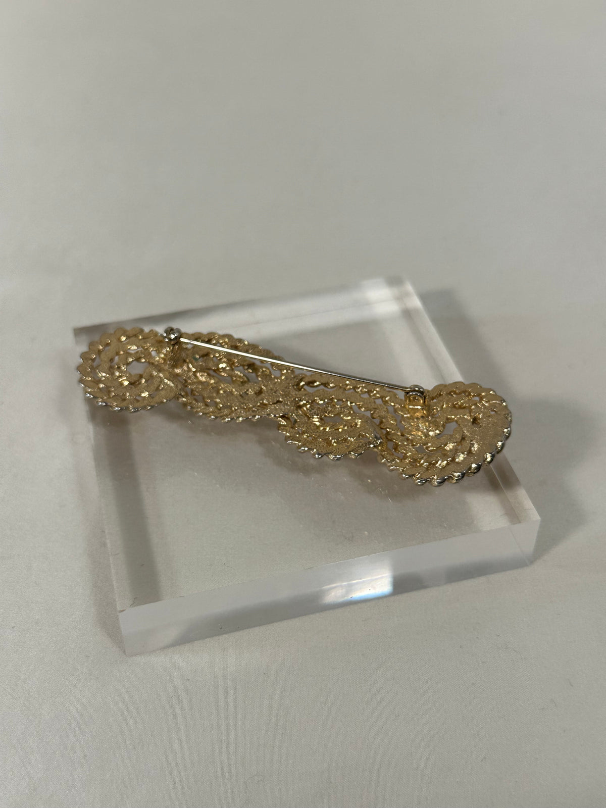 Large Twisted Rope Brooch