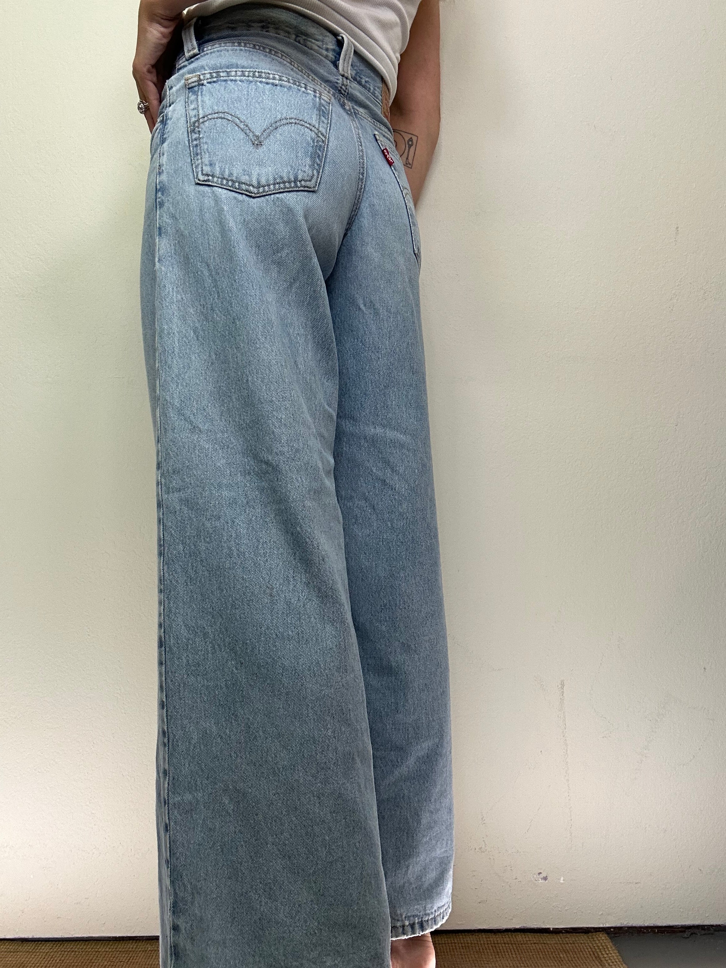 [Modern] Levi’s Baggy Wide Leg Jeans – Mid Rise