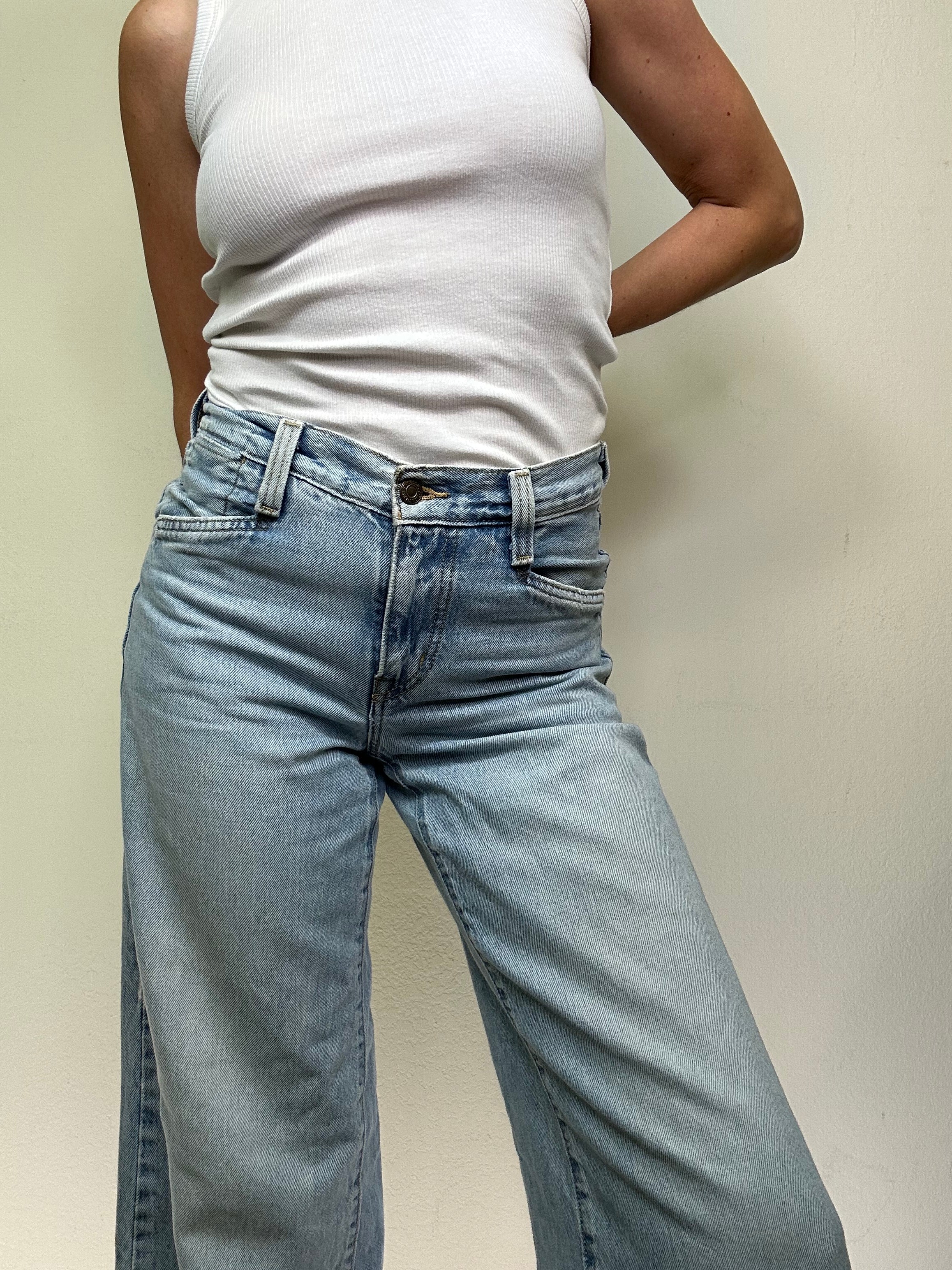 [Modern] Levi’s Baggy Wide Leg Jeans – Mid Rise