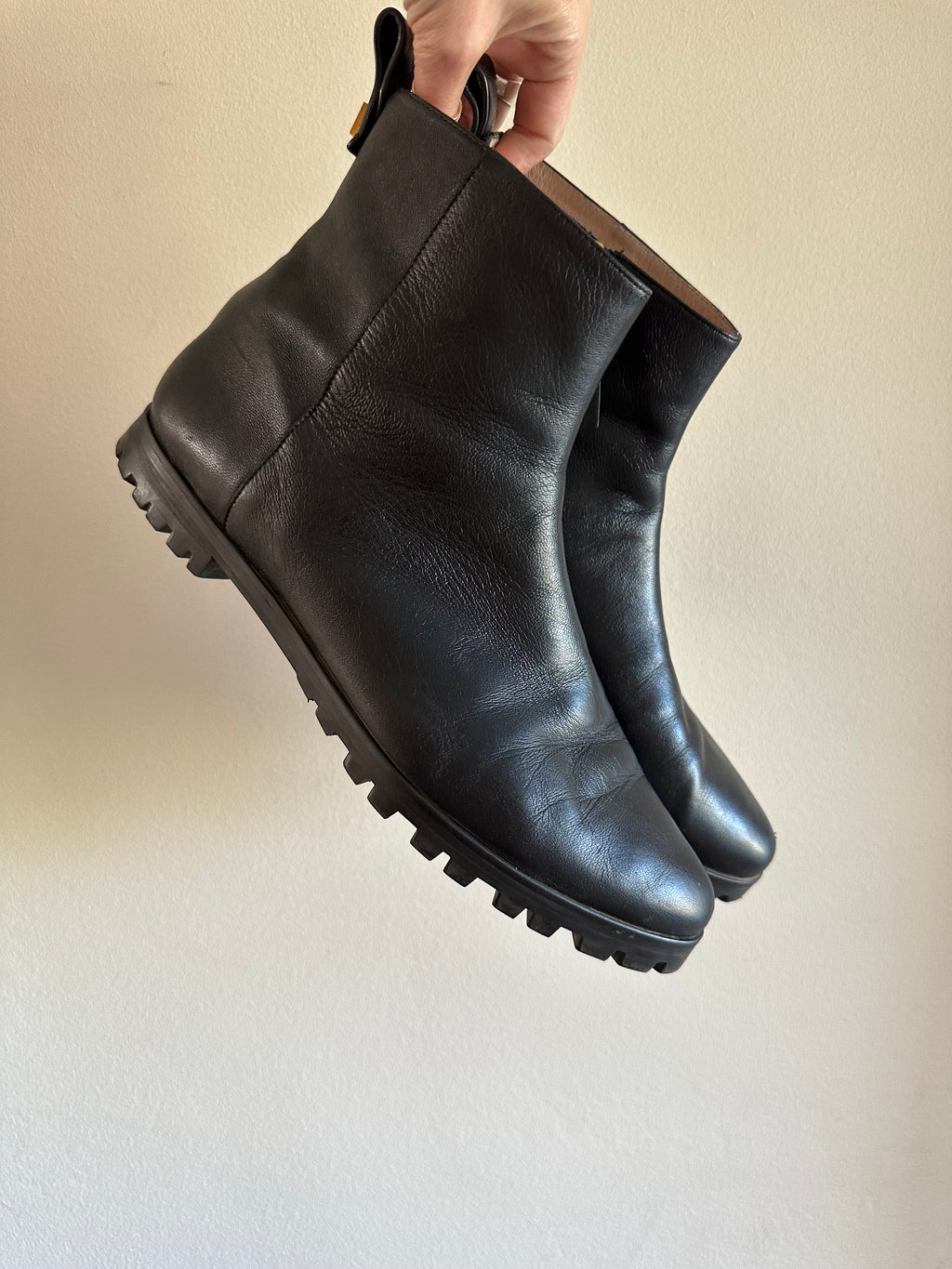 [Modern] Stuart Weitzman Lug Sole Leather Boots