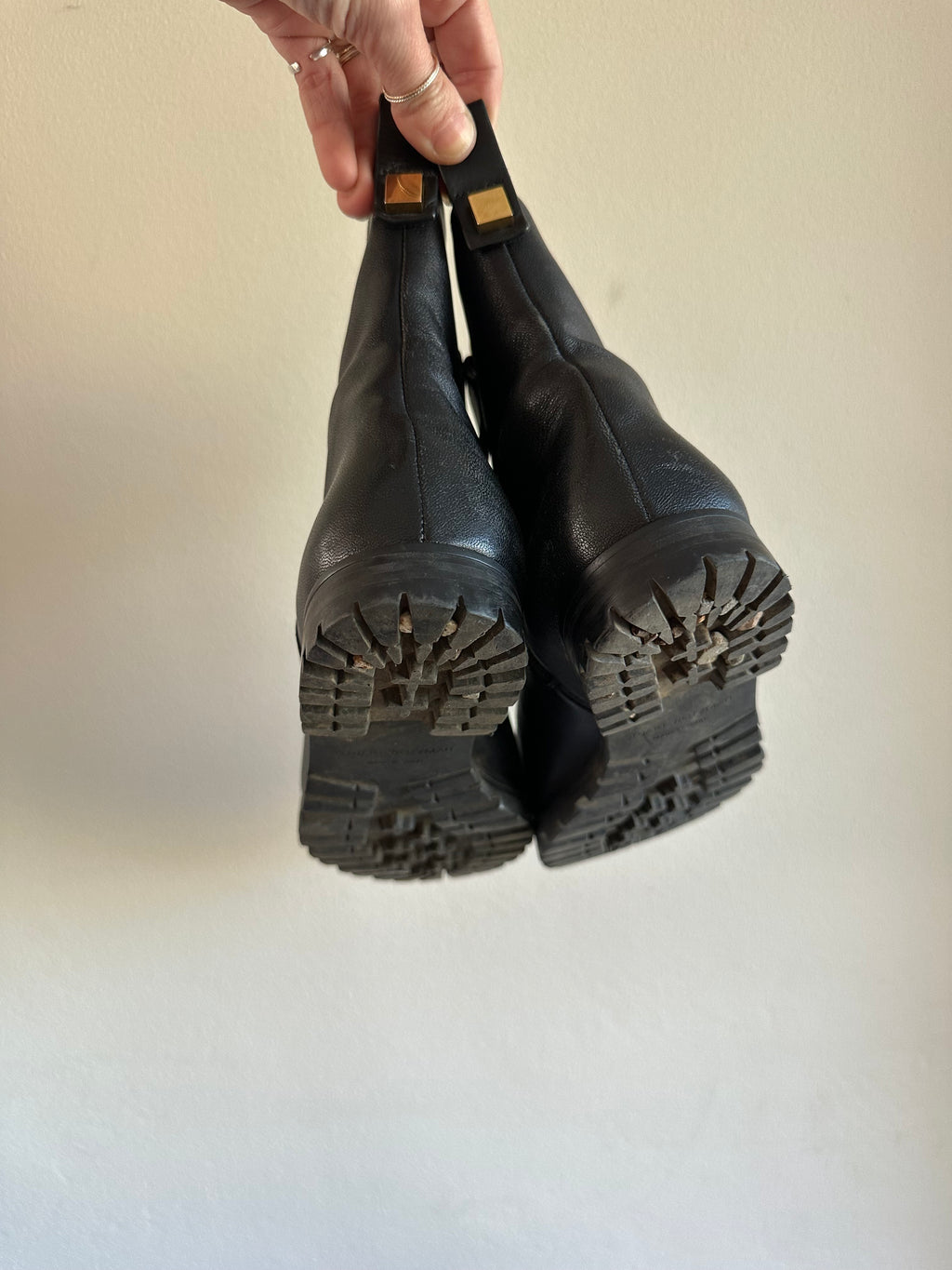 [Modern] Stuart Weitzman Lug Sole Leather Boots