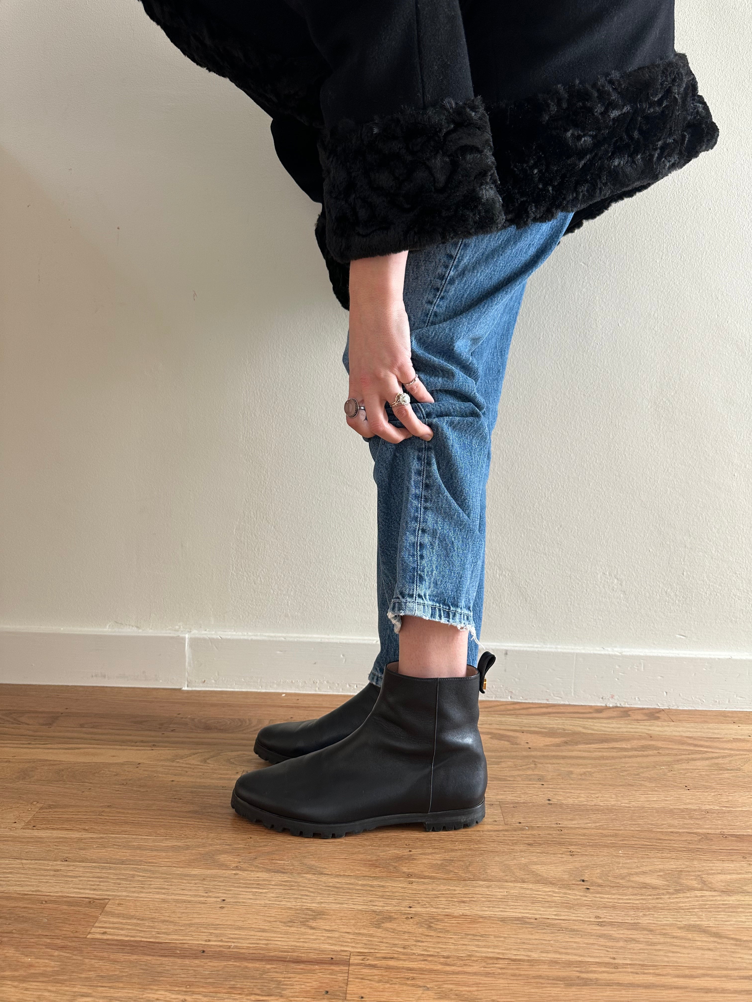 [Modern] Stuart Weitzman Lug Sole Leather Boots
