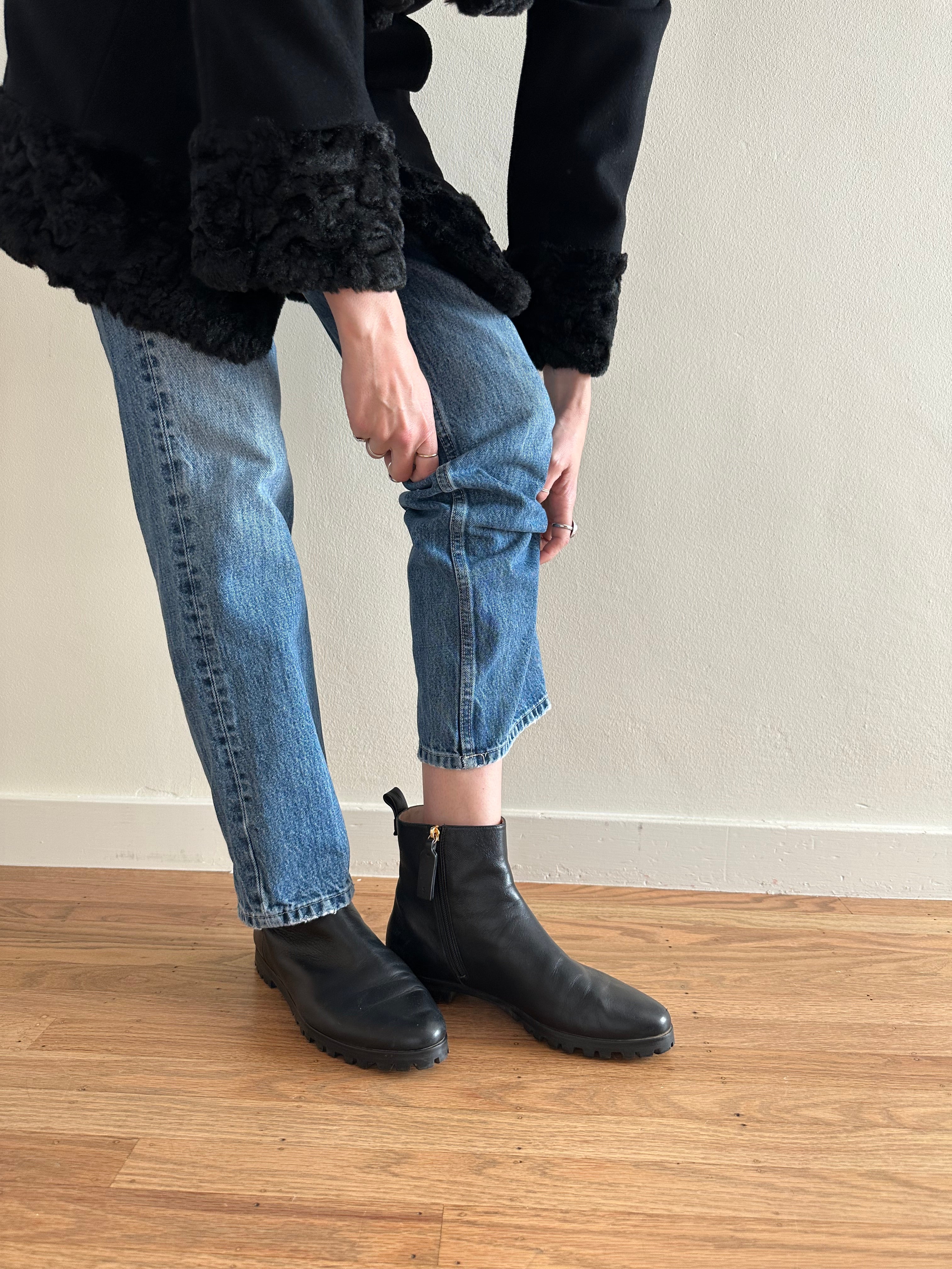 [Modern] Stuart Weitzman Lug Sole Leather Boots